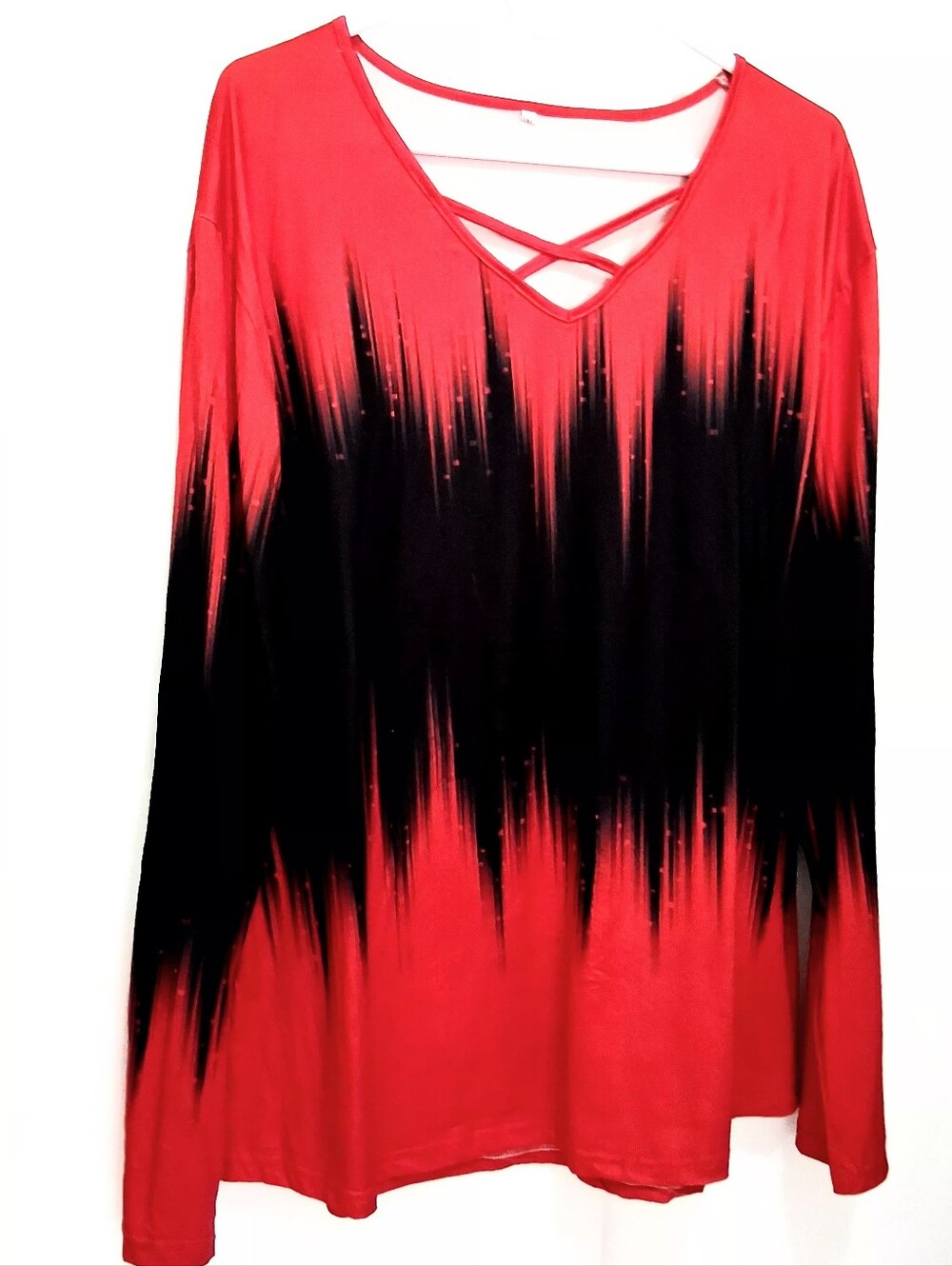 Crisscross V-Neck Ombre Long Sleeve Tee in Red and Black Size 3XL Fit 2X